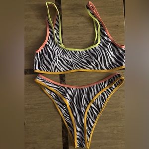 WOMAN BATHING SUIT